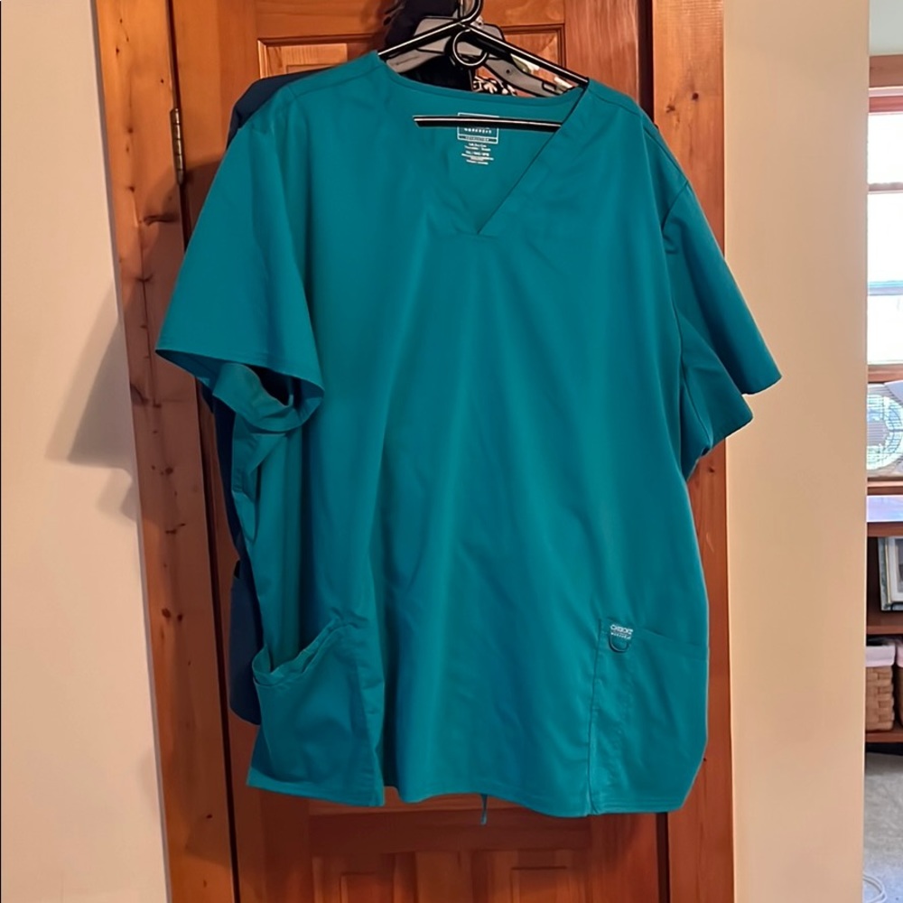 Cherokee scrub top
